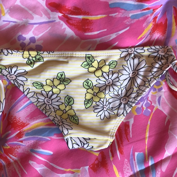 Girls kini - Picture 3 of 3